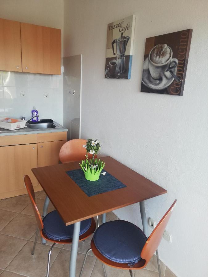 Apartments Eti Bol Exterior photo