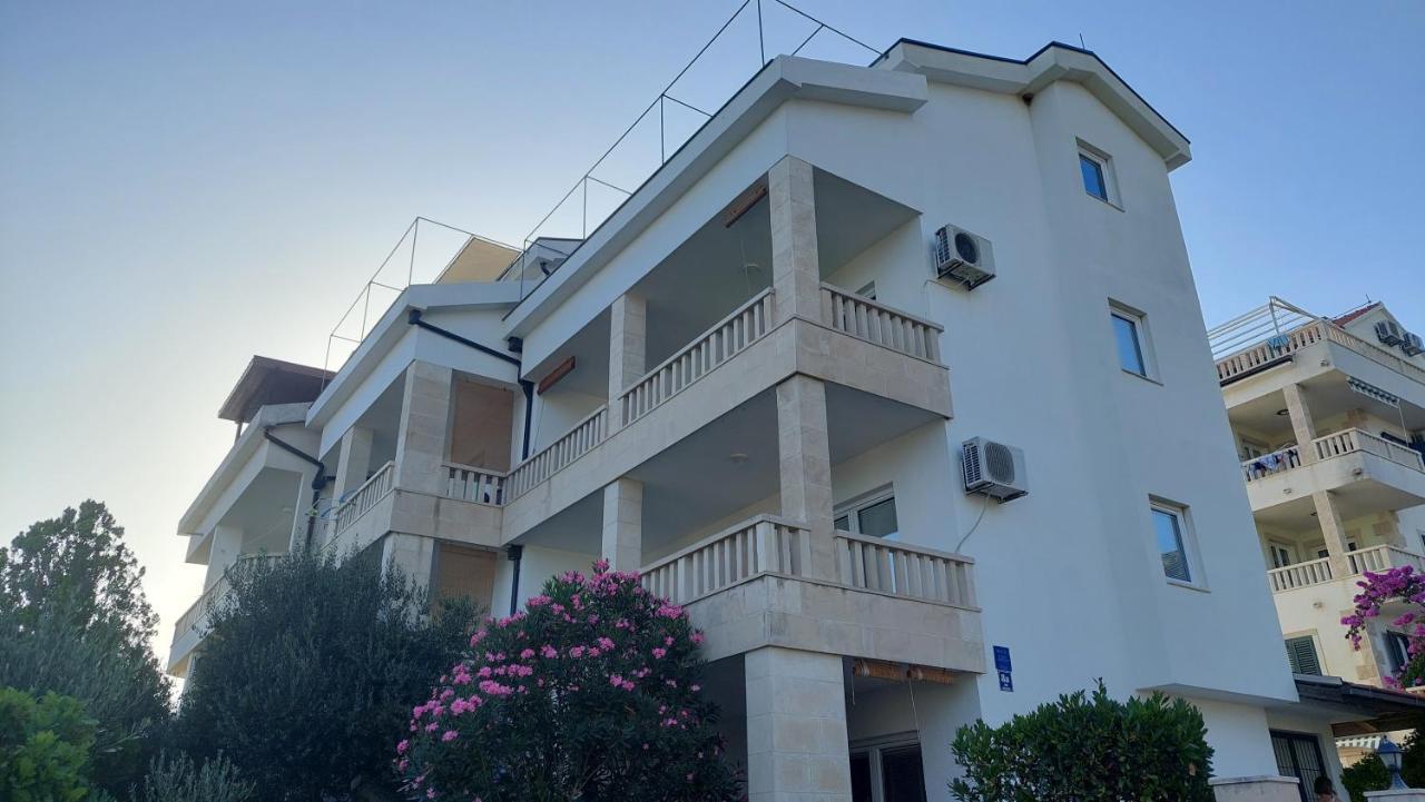 Apartments Eti Bol Exterior photo